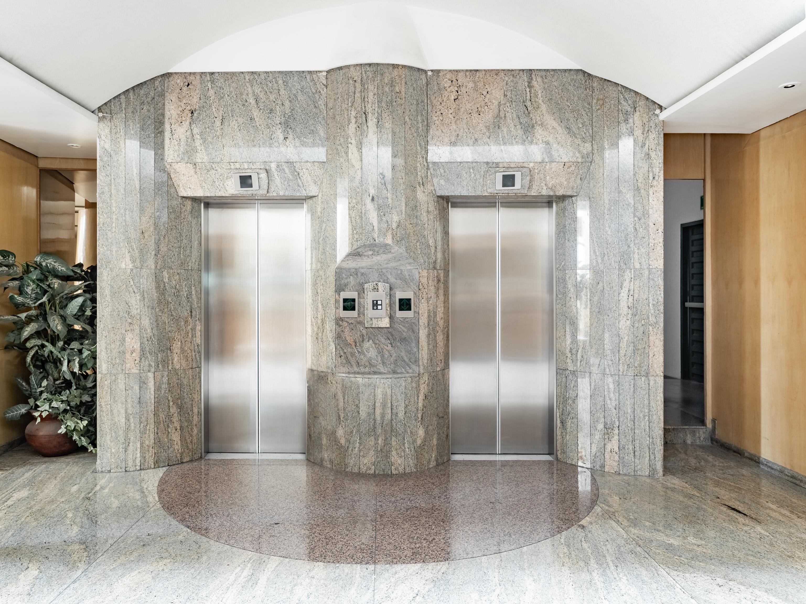 Capital O Andrade, Мехіко Екстер'єр фото Elevators in a hotel